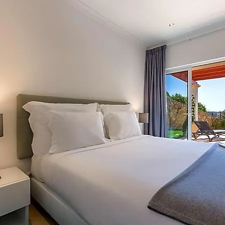 Sleeps 5 With Pool And Wifi 살레마