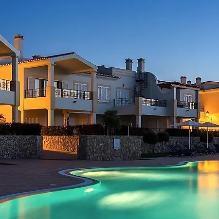 Sleeps 5 With Pool And Wifi * Salema